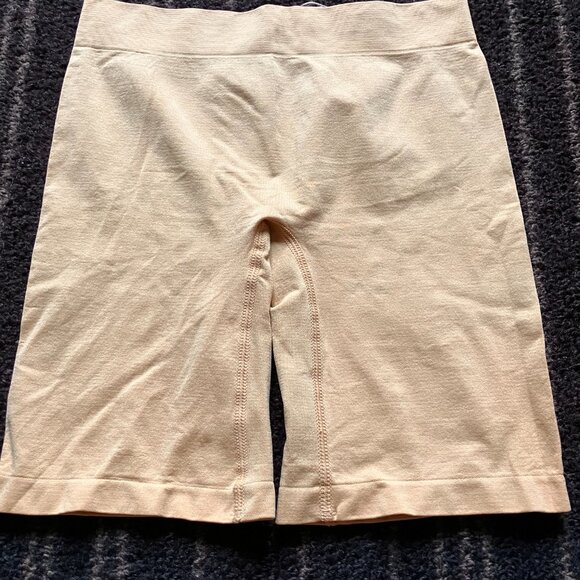 BNWT Women's Seamless Slip Shorts S - M - Picture 2 of 3